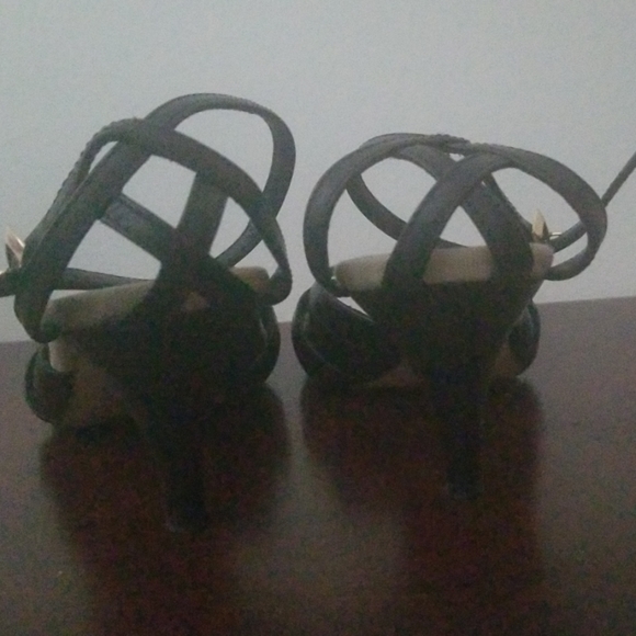 Women's classy black leather low heels sandals - Picture 3 of 7